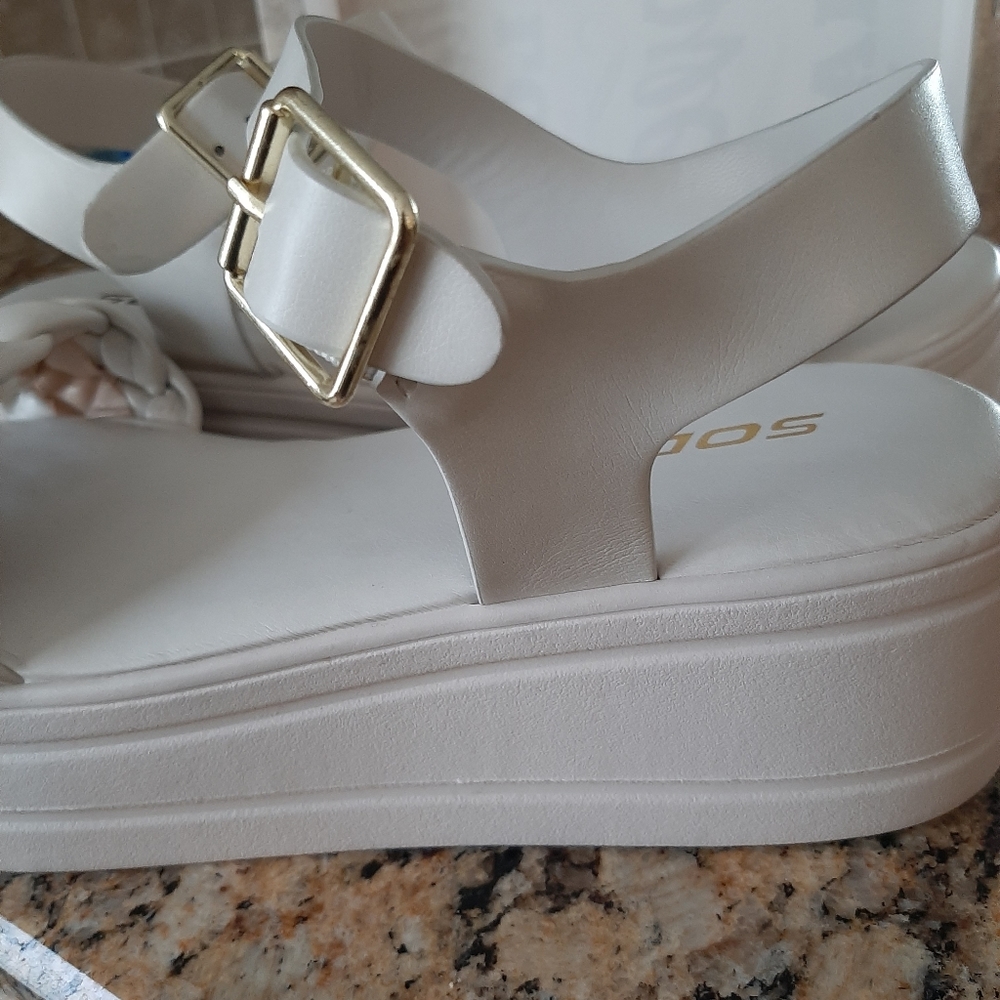 Platform Sandals - Picture 3 of 5